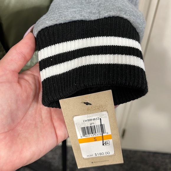 🆕 Levi's Women's Mixed Media Quilted Varsity Bomber Puffer Jacket Size S - Picture 4 of 6